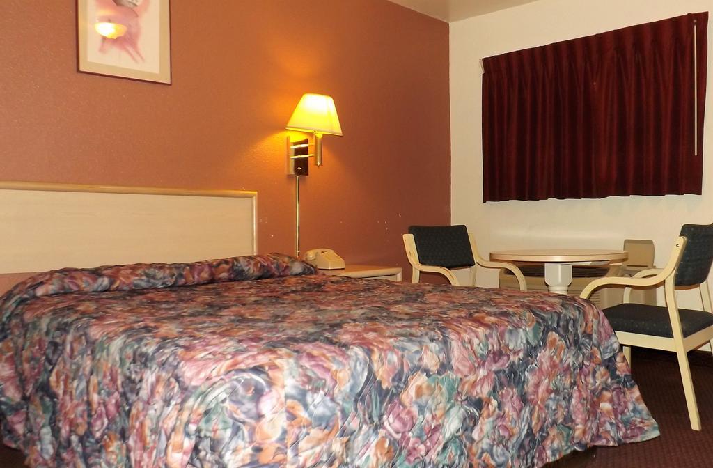 Travelodge By Wyndham Farmington Extérieur photo